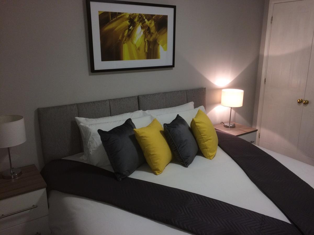 Delight Marvel - Orchard House Villa Суиндън Екстериор снимка